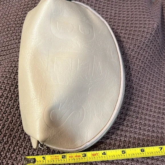 BEIS Cream Cosmetic Bag - Picture 7 of 7
